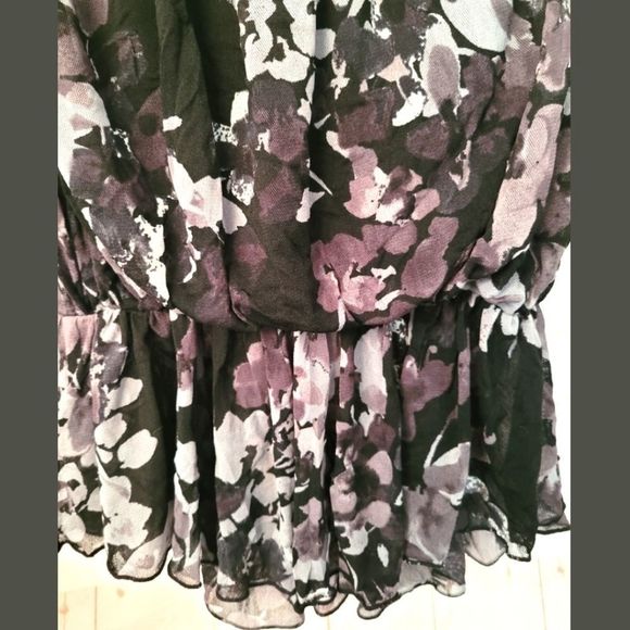 EXPRESS Chiffon Sleeveless Floral Top XS Gray Black Pink Ruffle Surplice Fairy - Picture 3 of 6